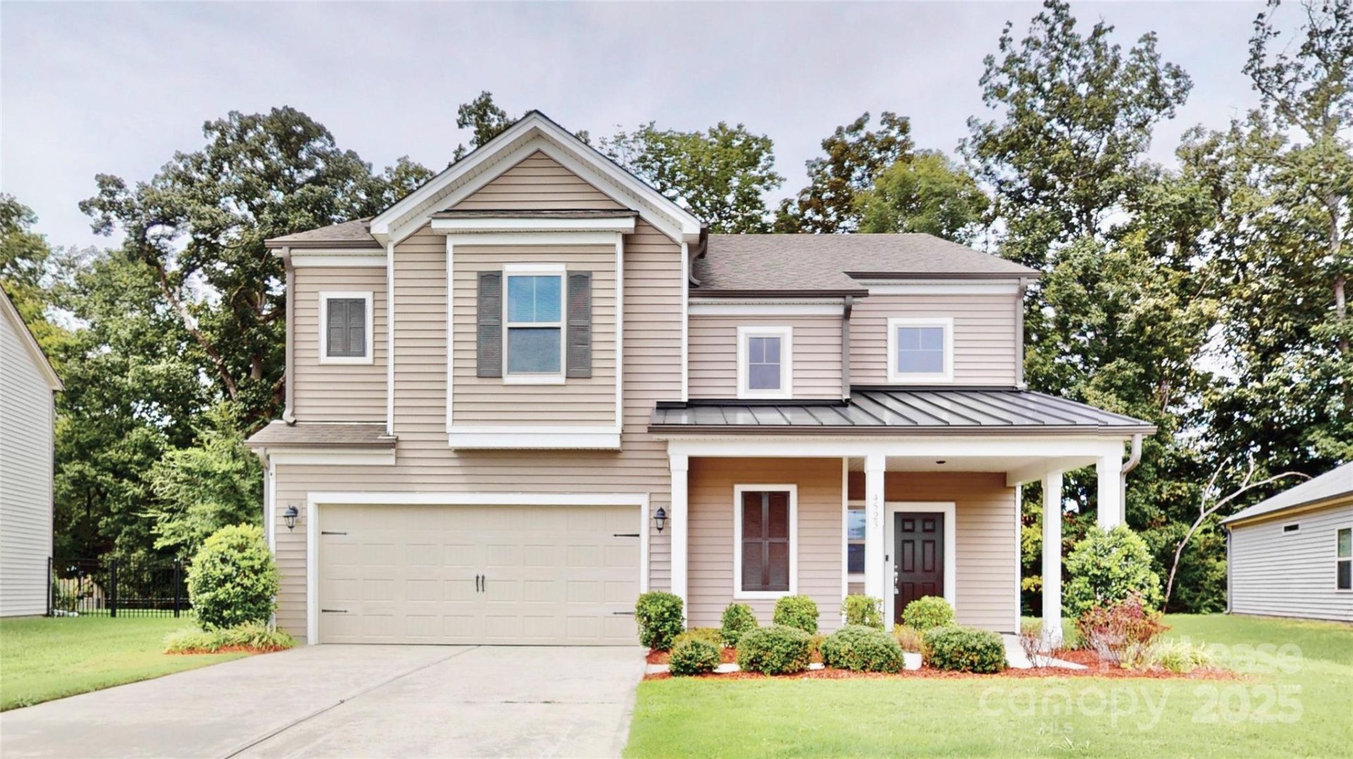 Haywyck Meadows, Charlotte Community