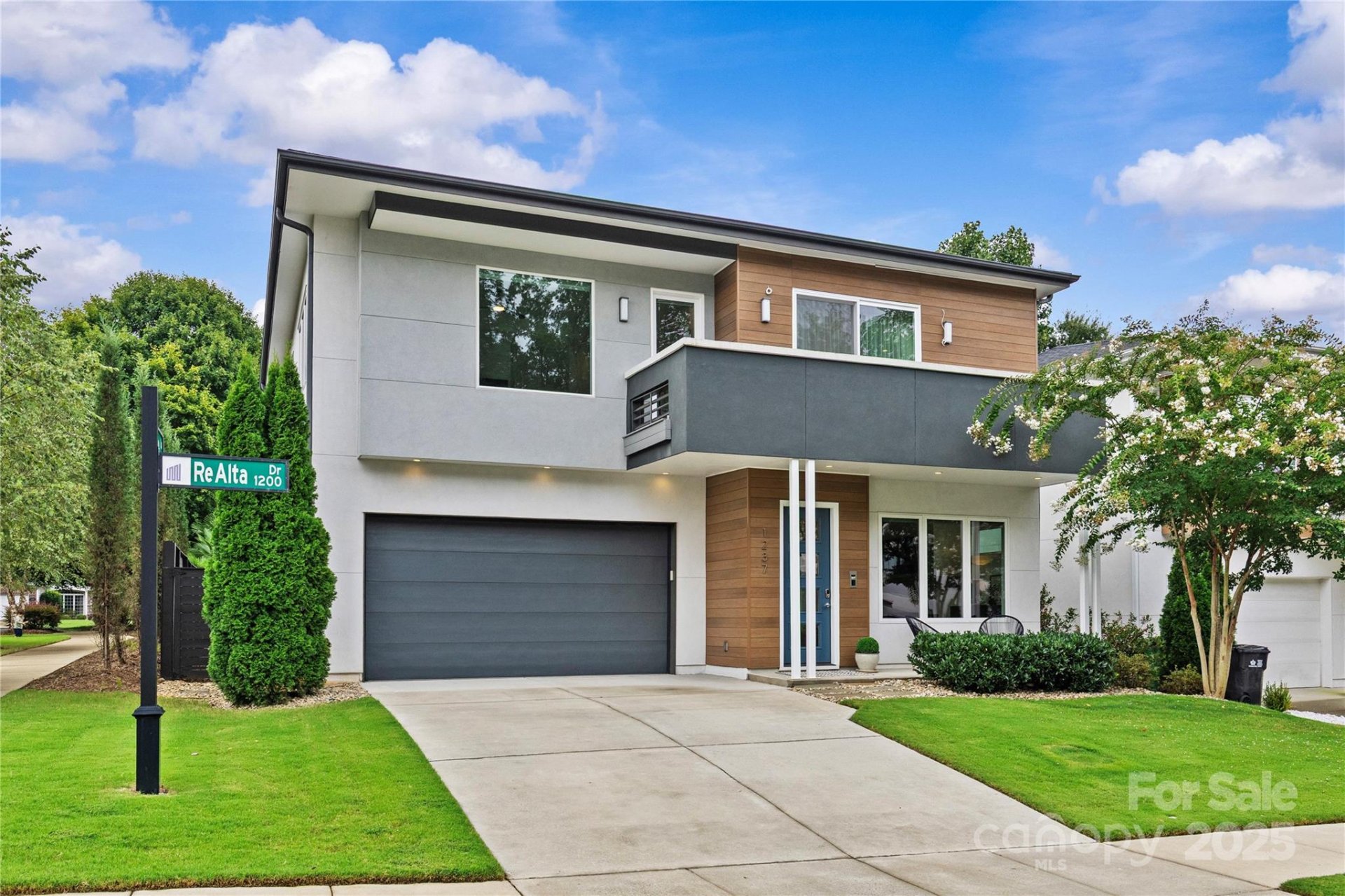Sherwood Forest, Charlotte Community