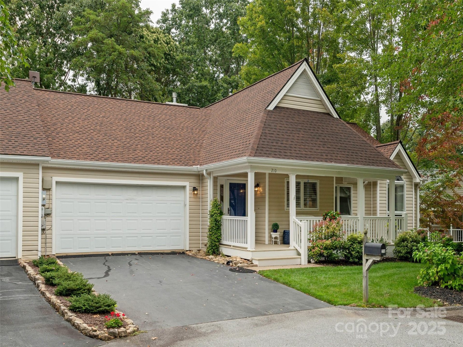 Property image 3 at 210 Black Oak Lane, Hendersonville, NC 28791