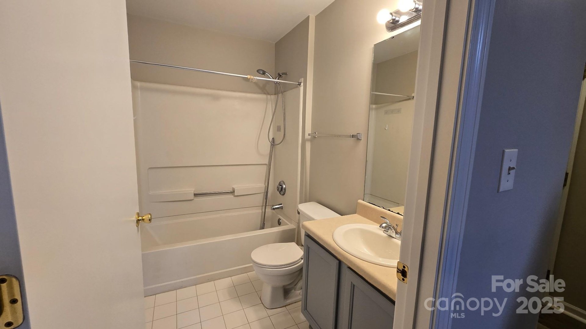 Property image 5 at 9811 Campus Walk Lane, Charlotte, NC 28262