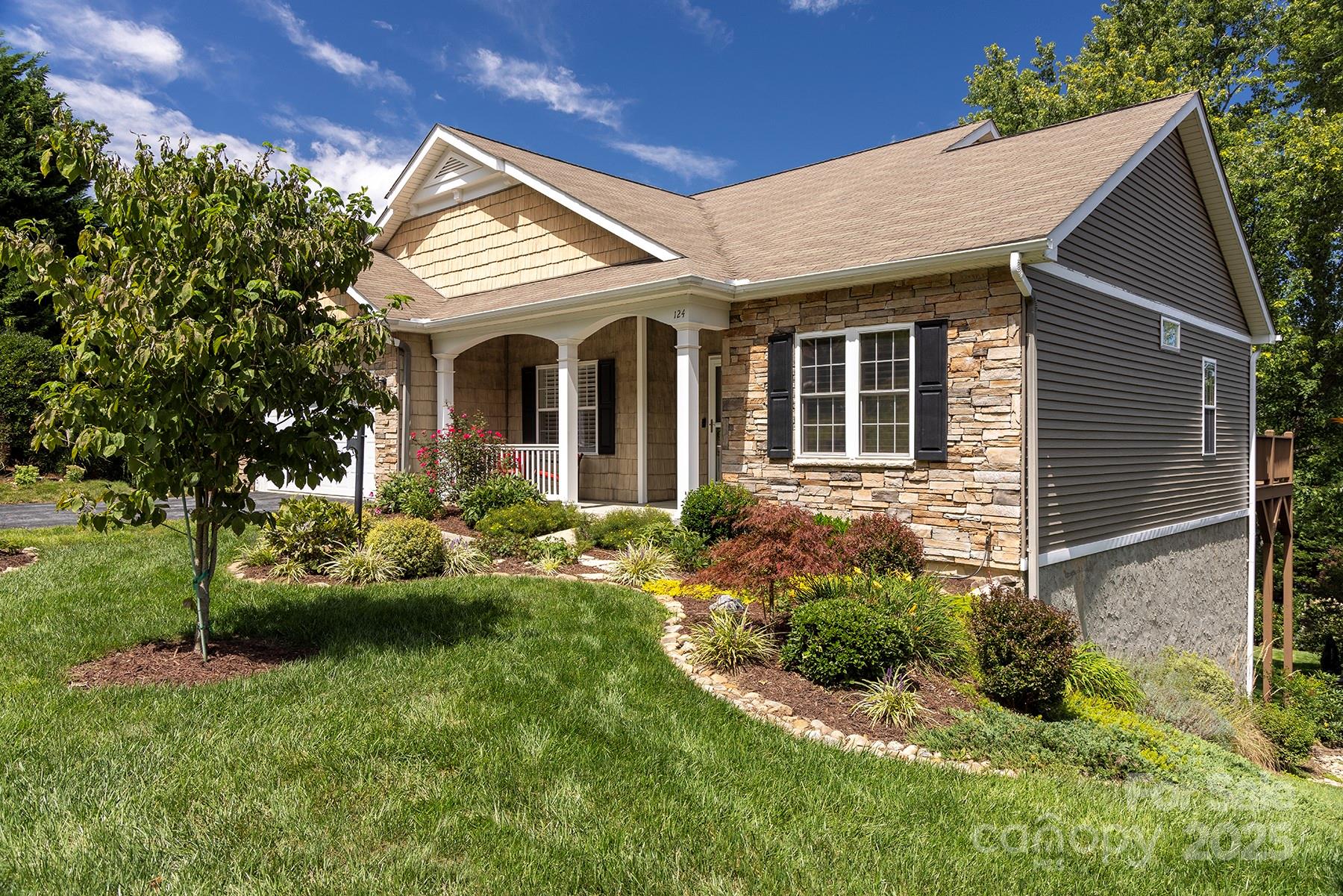 Property image 2 at 124 Old Pasture Way, Hendersonville, NC 28739