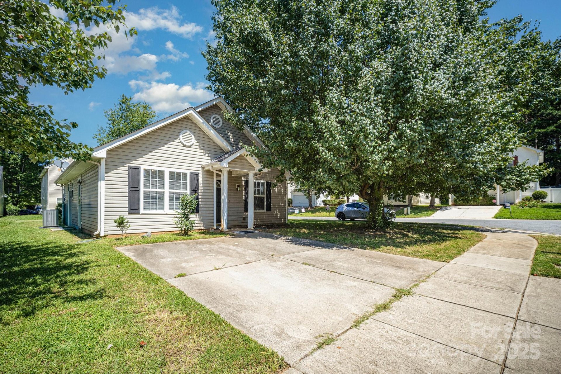 Property image 3 at 1623 Forest Stream Court, Charlotte, NC 28213