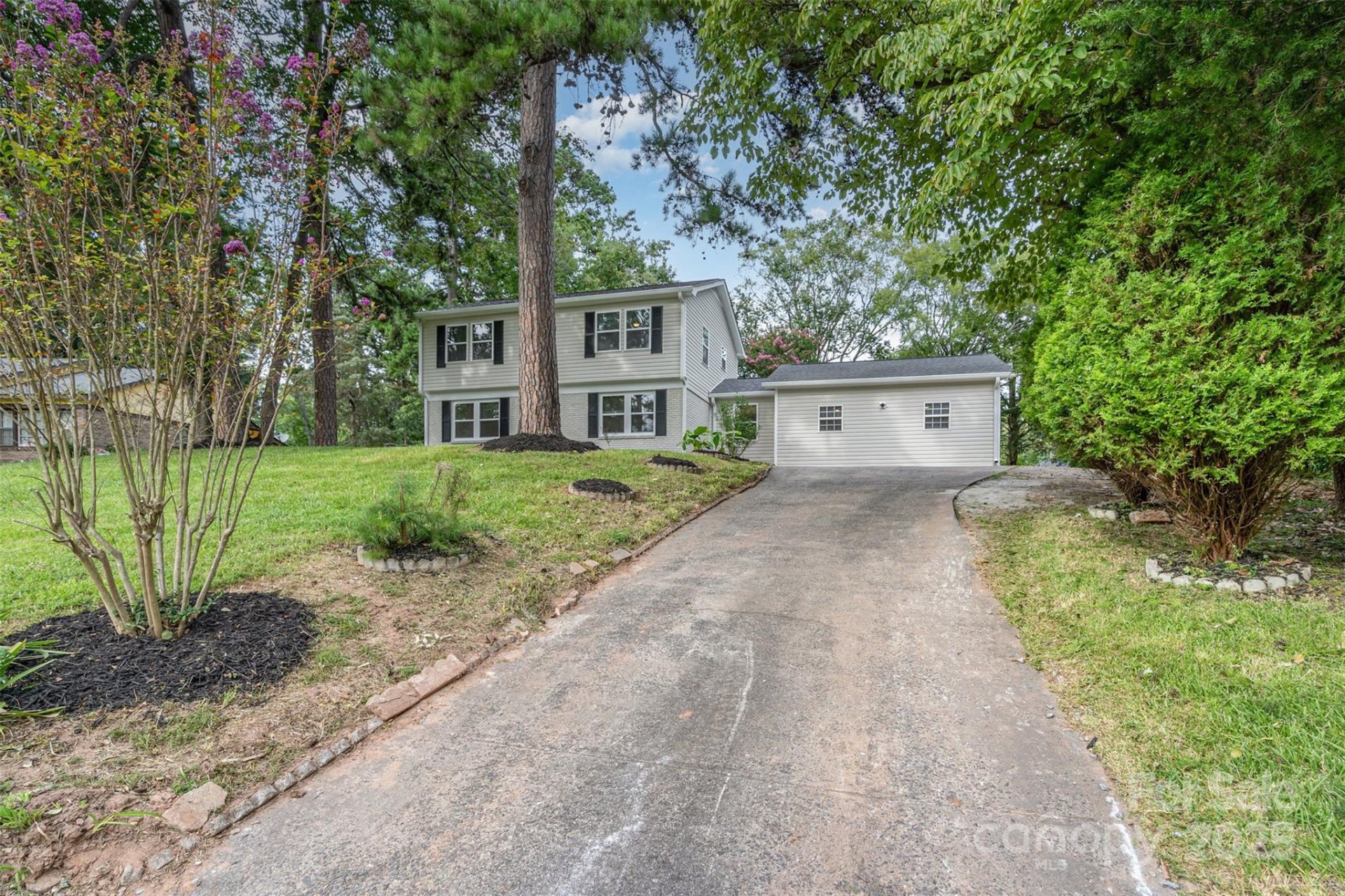 Property image 2 at 5813 Allenstown Drive, Charlotte, NC 28215