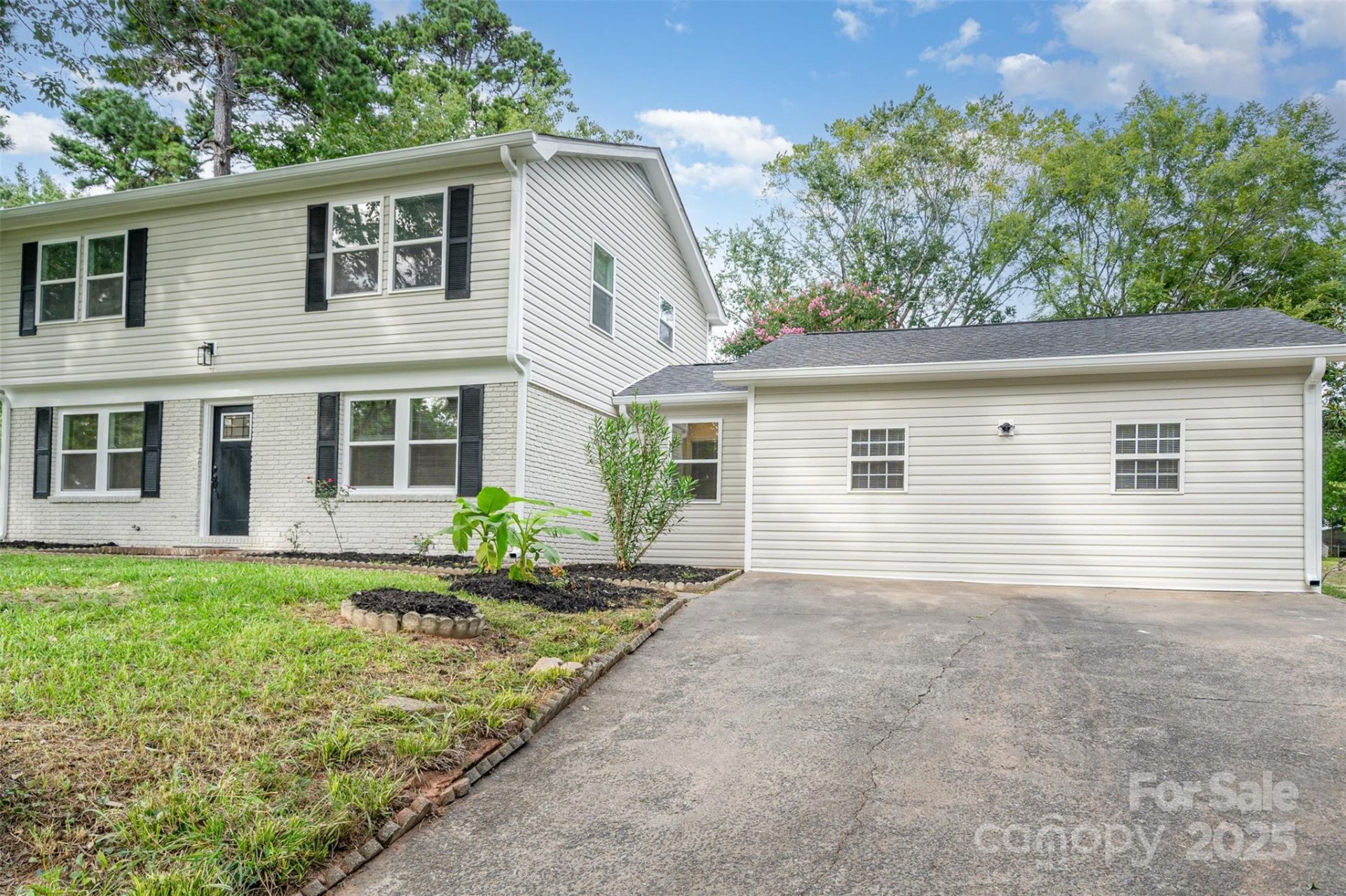 Property image 4 at 5813 Allenstown Drive, Charlotte, NC 28215