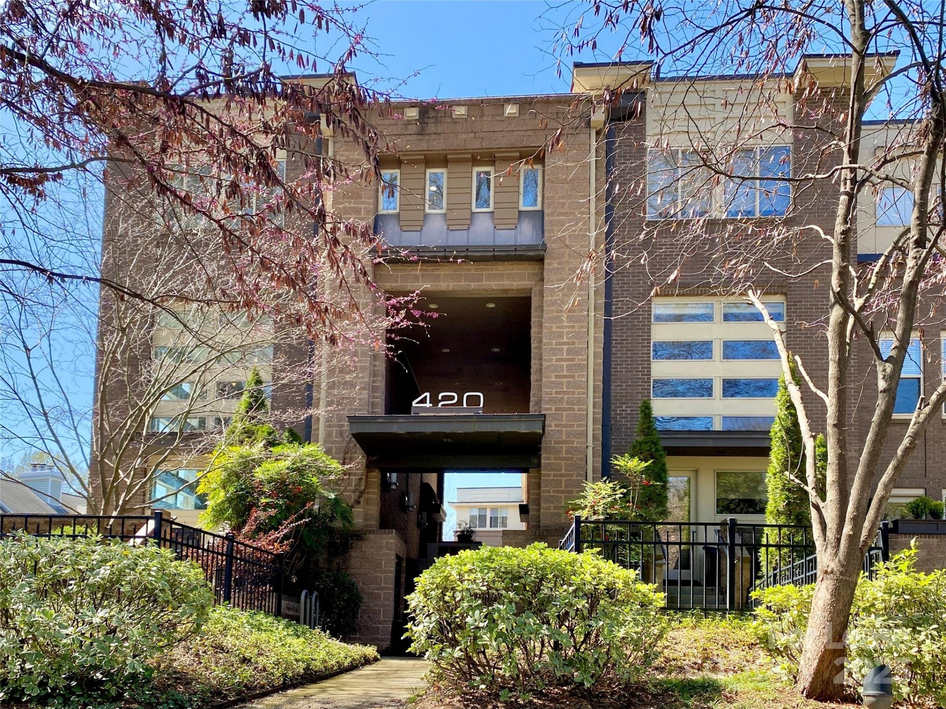 420 Queens Road