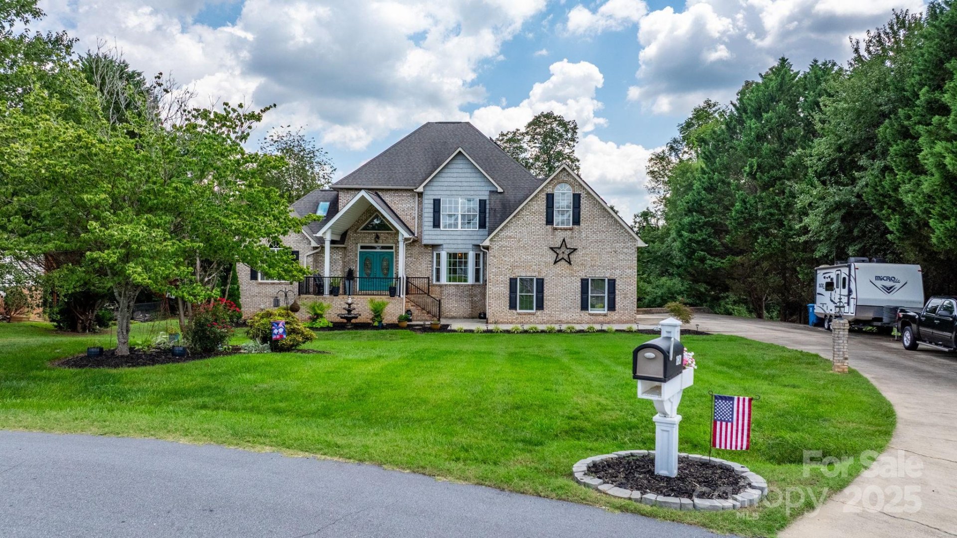 Property image 2 at 1801 Twin Ponds Drive, Hickory, NC 28602