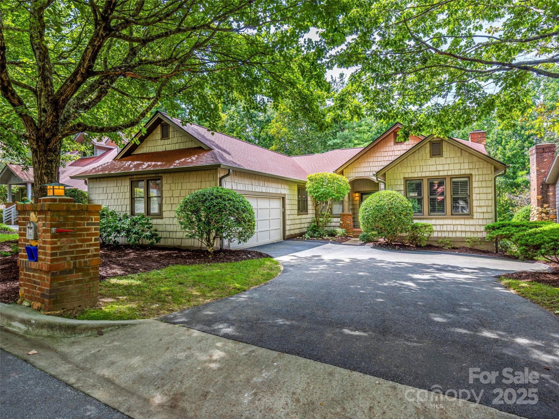 Property image 2 at 14 Lacoste Drive, Hendersonville, NC 28739
