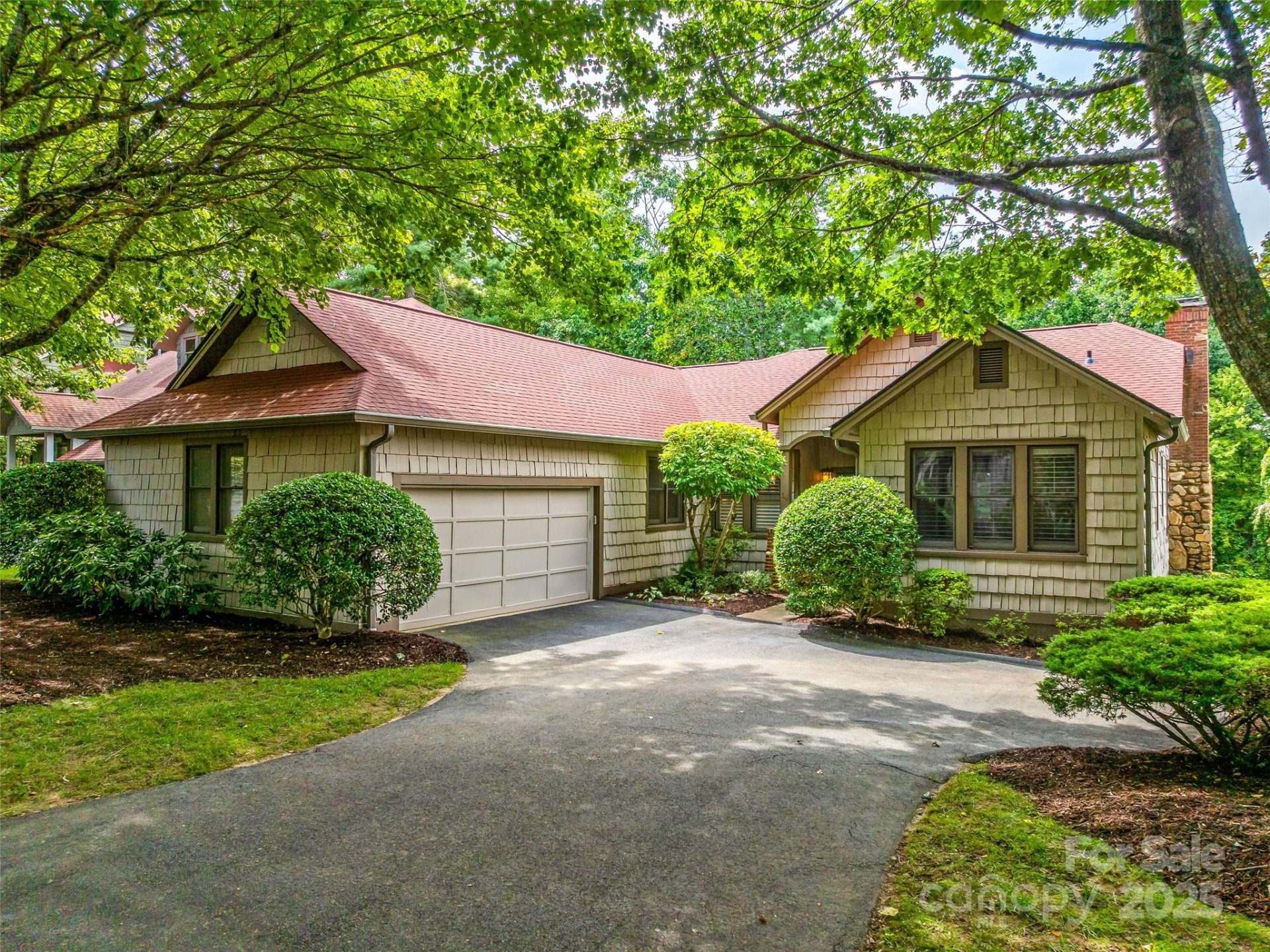 Property image 3 at 14 Lacoste Drive, Hendersonville, NC 28739