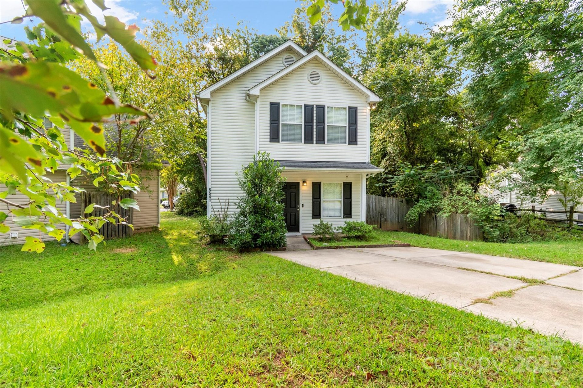 Peachtree Hills, Charlotte community