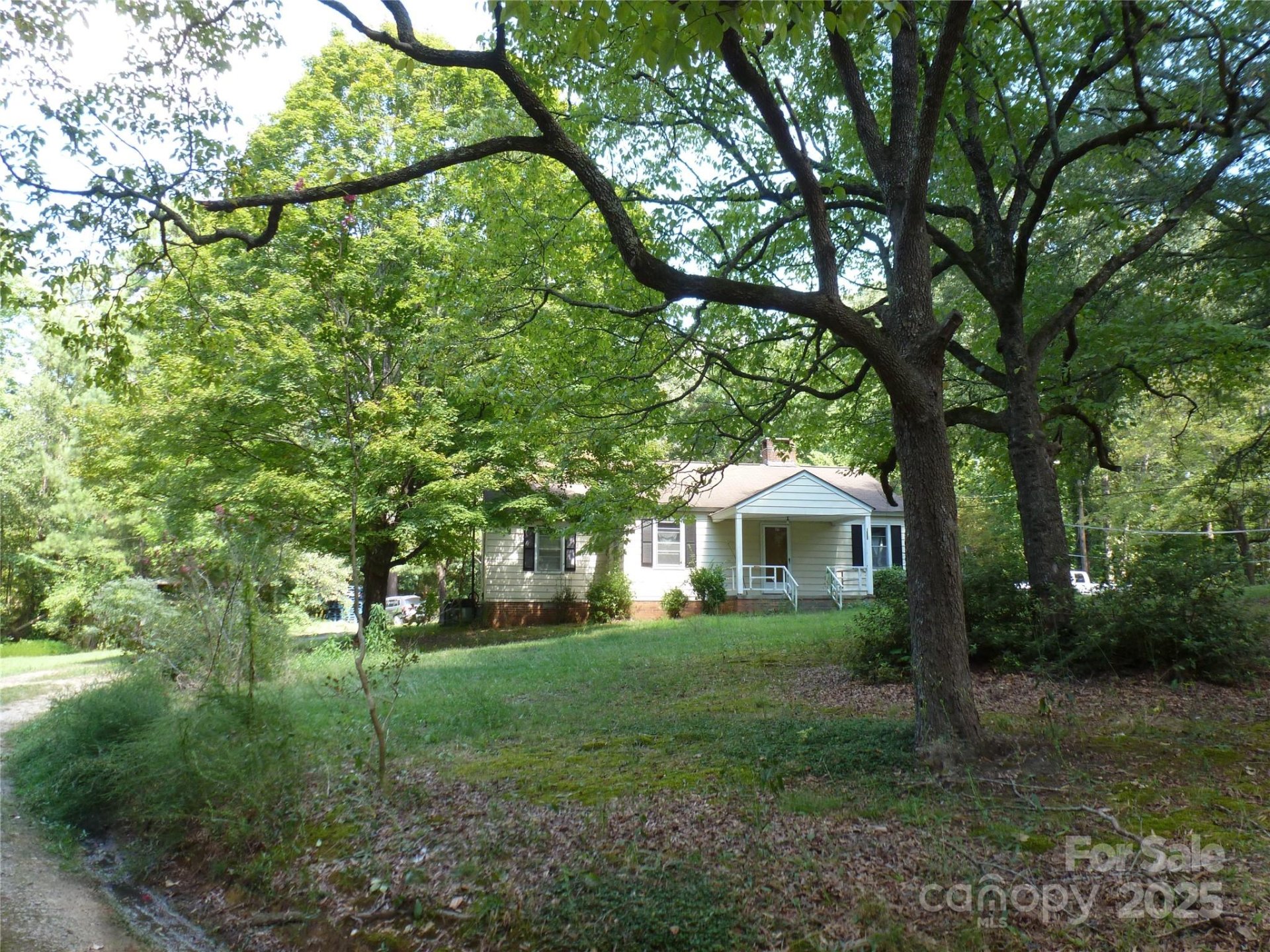1007 Old Thompson Avenue