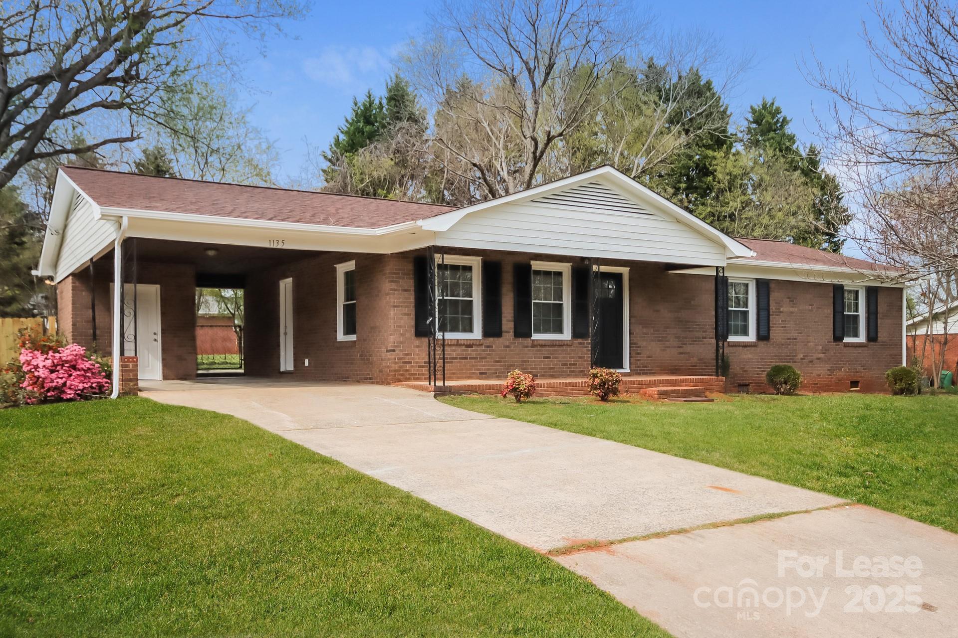 Property image 2 at 1135 Carolina Circle, Statesville, NC 28677