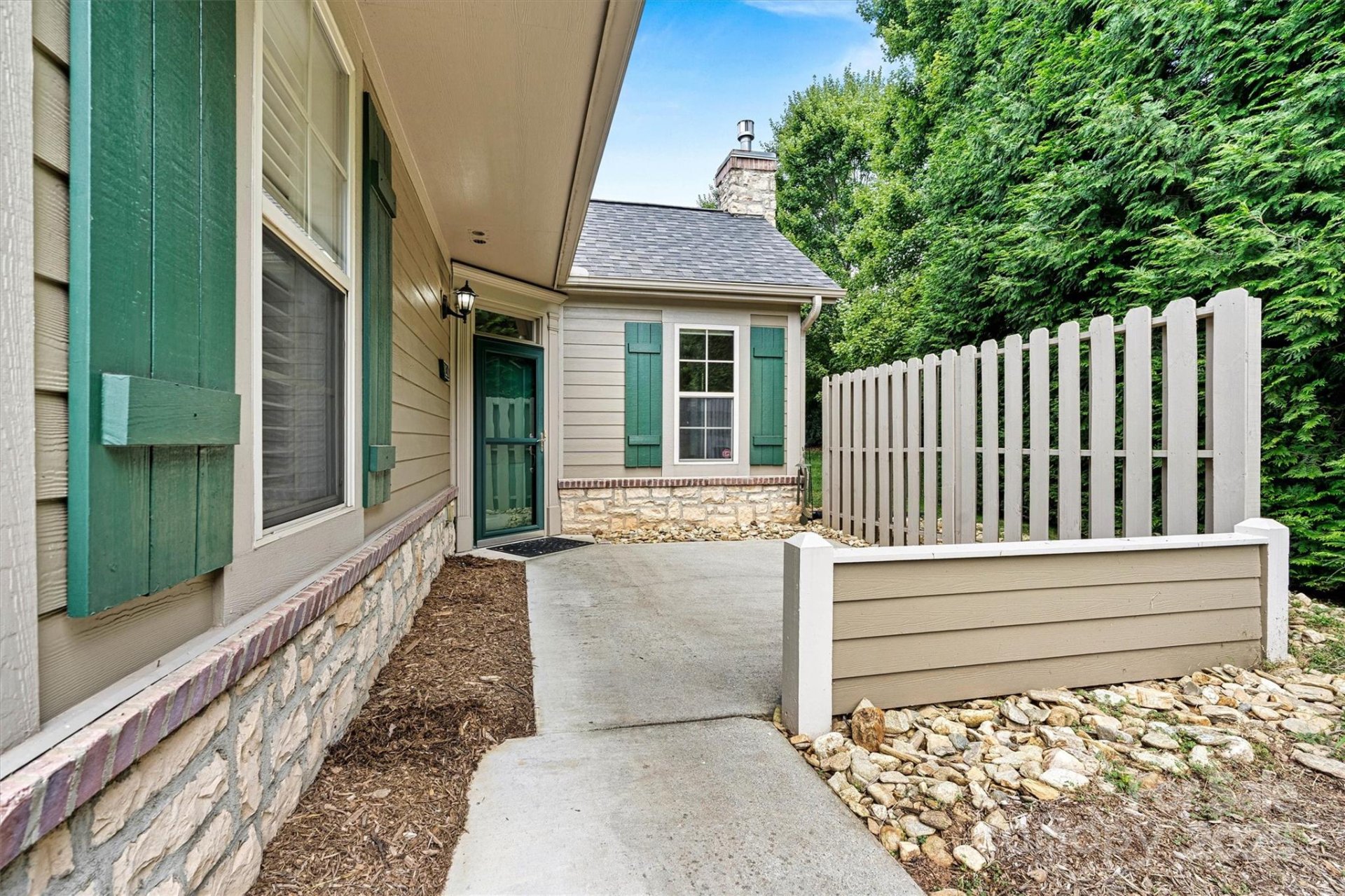 Property image 3 at 823 Wynnshire Drive, Hickory, NC 28601