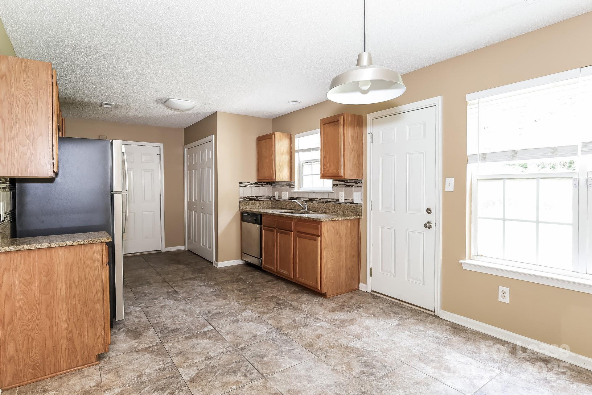 Property image 4 at 2419 Fairstone Avenue, Charlotte, NC 28269