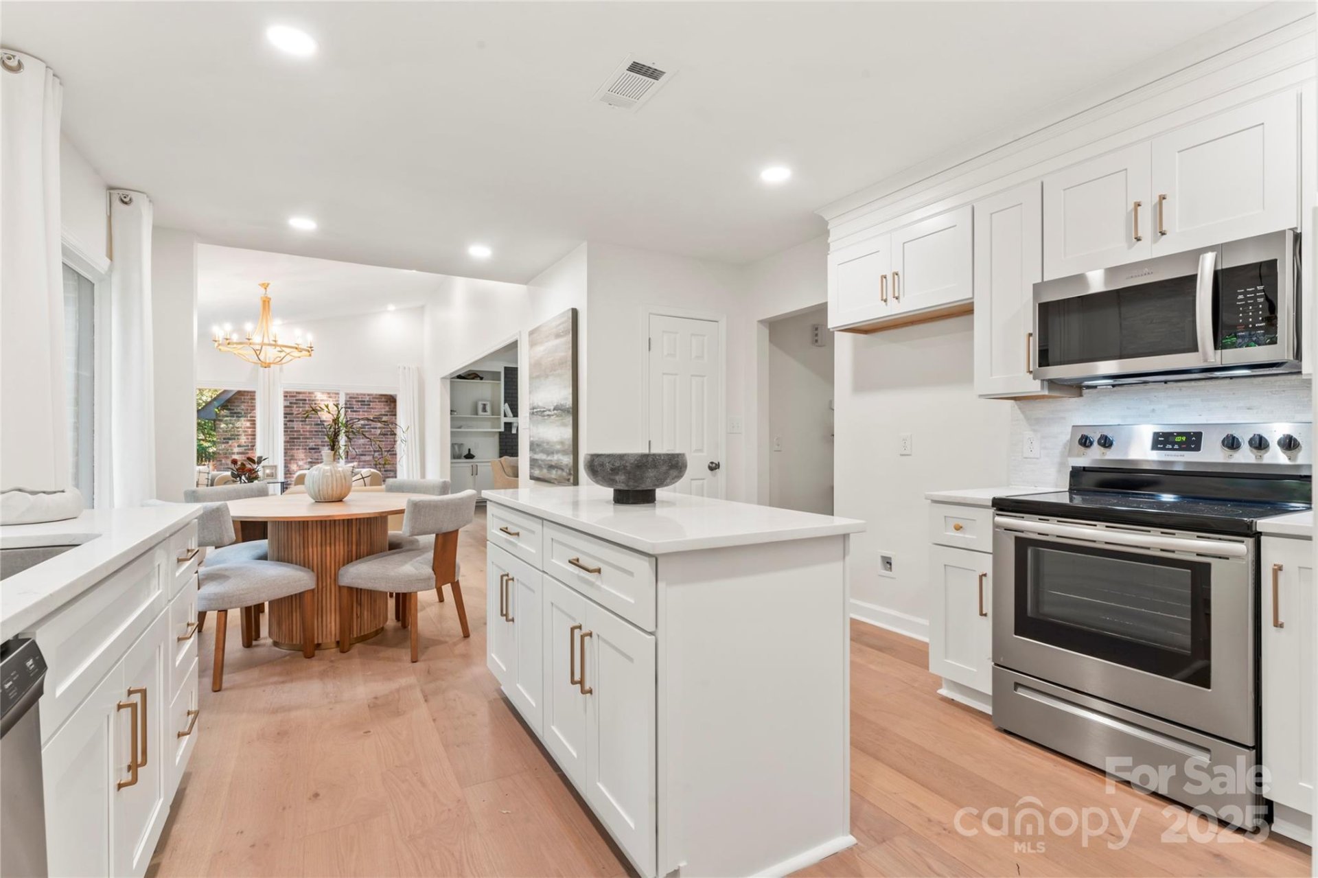 Property image 1 at 7016 Pleasant Drive, Charlotte, NC 28211