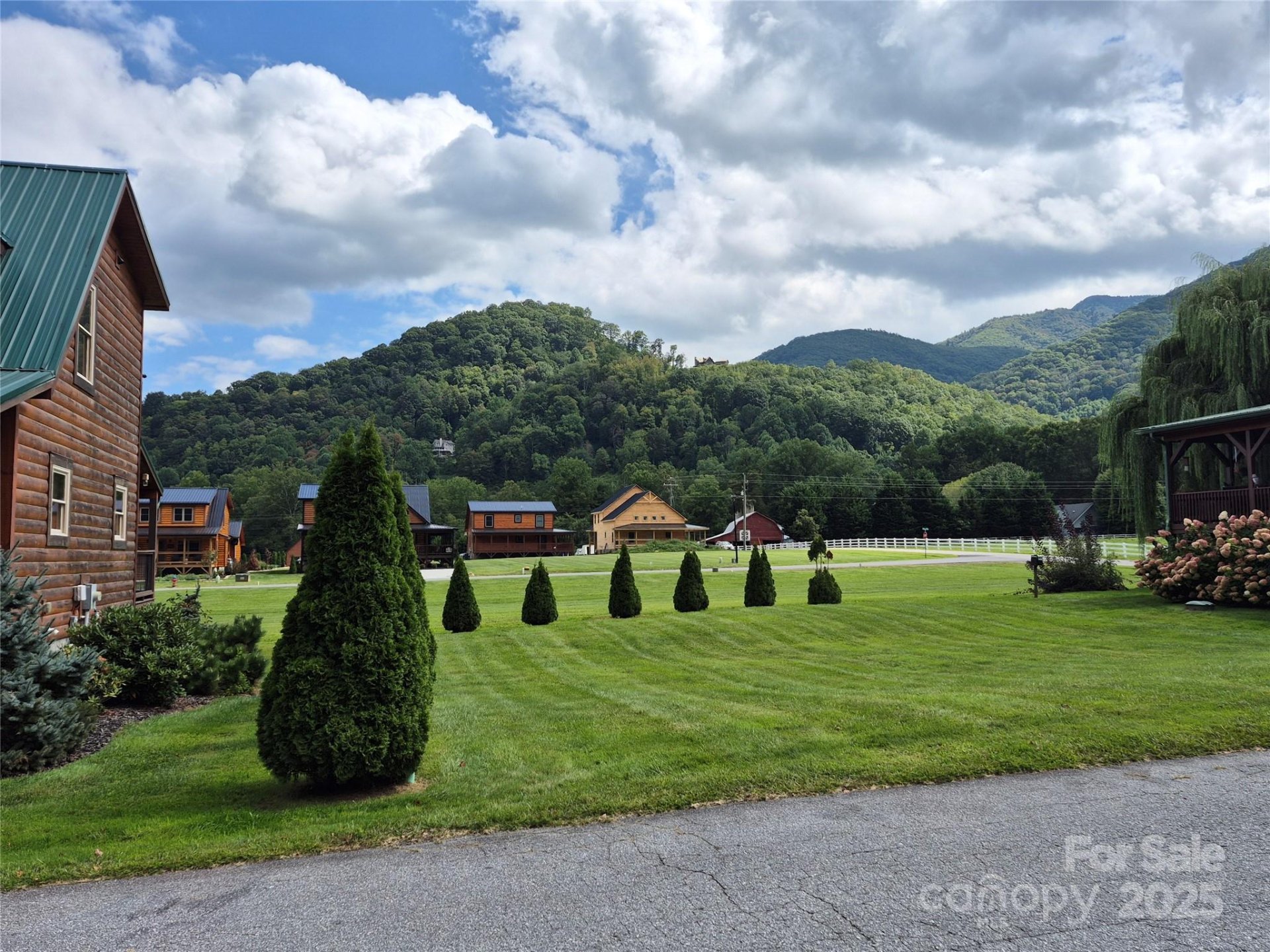 Crocketts Meadow, Maggie Valley community
