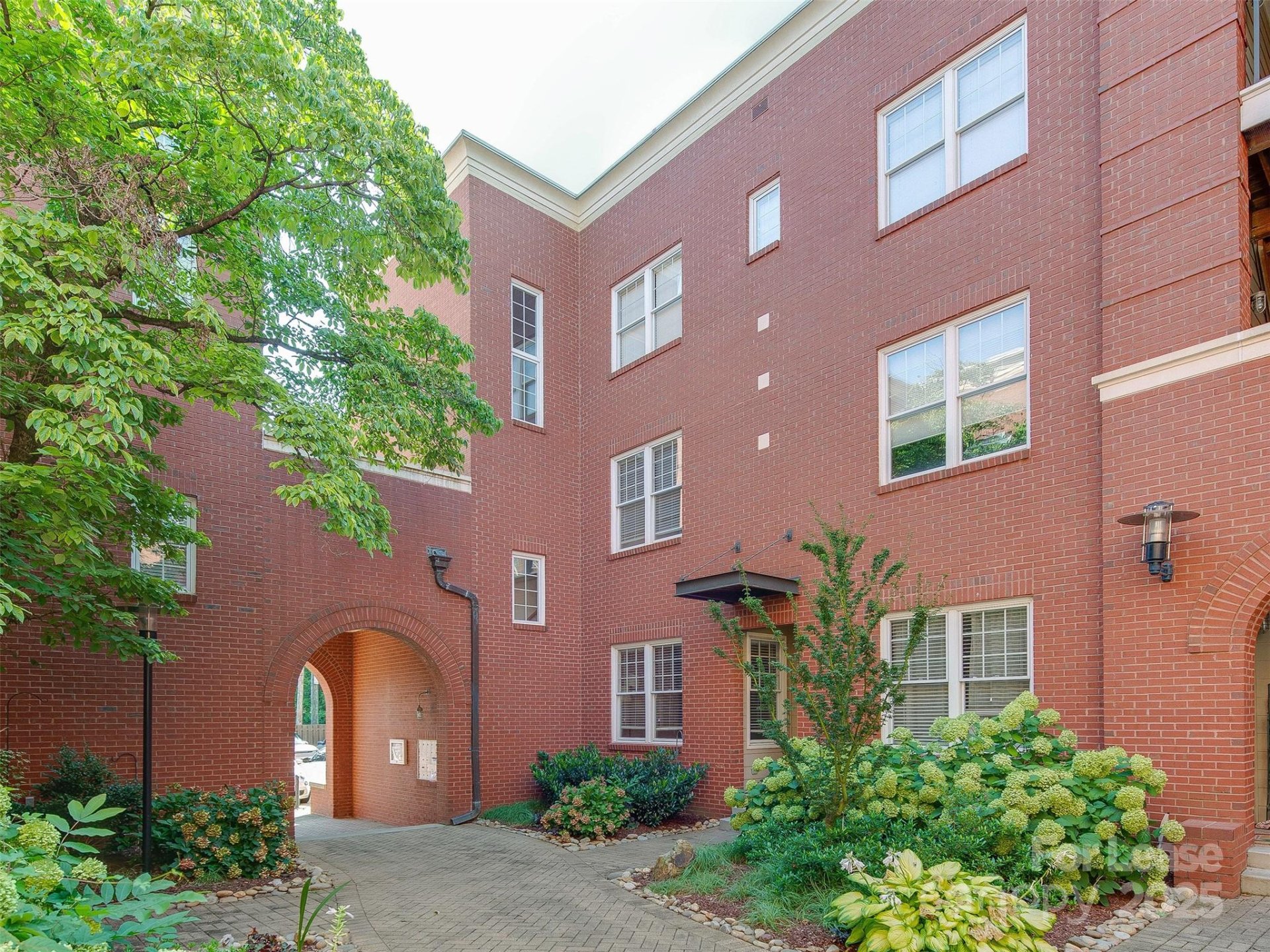 Property image 1 at 400 Clarice Avenue, Charlotte, NC 28204