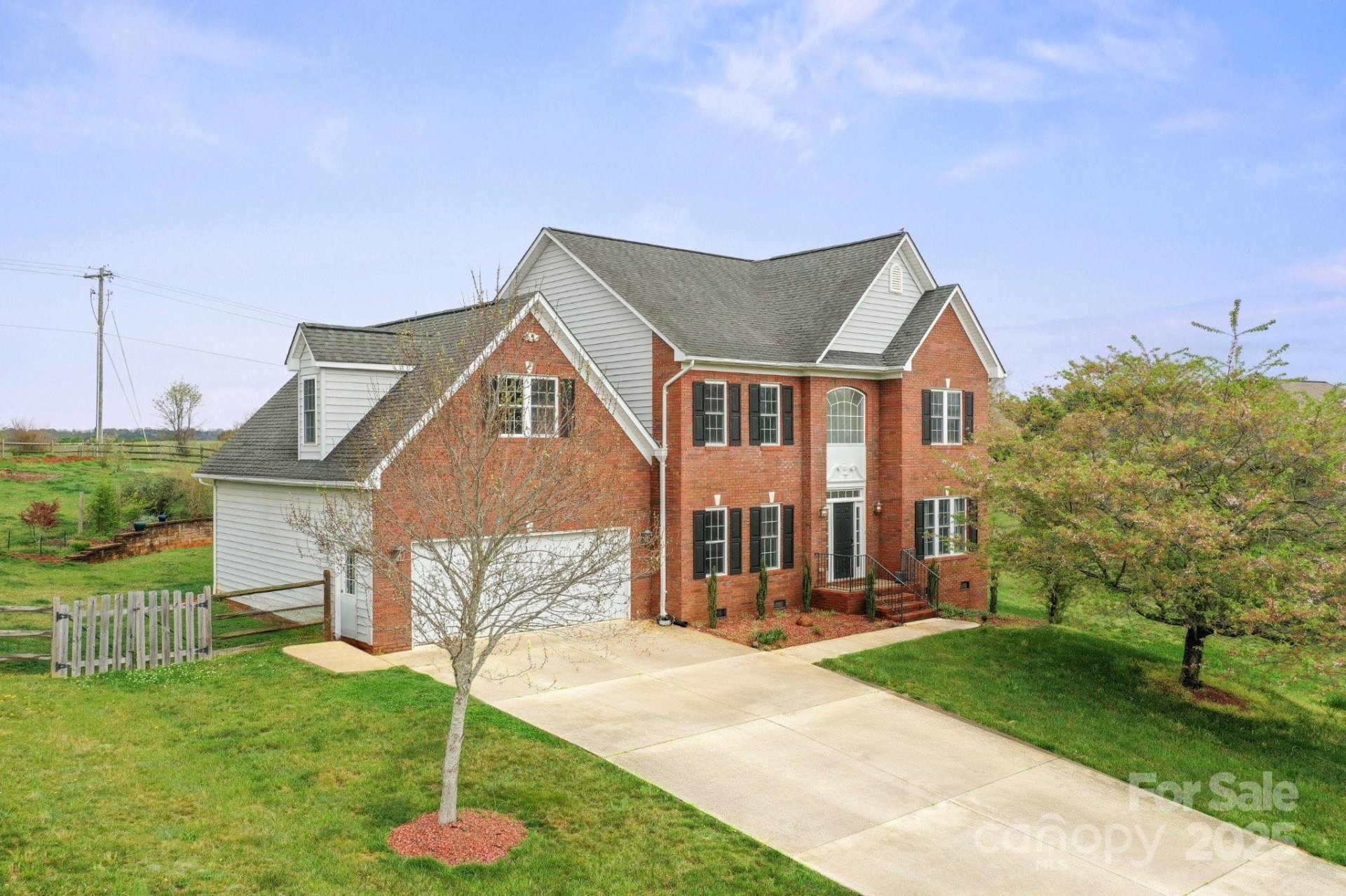 Forest Creek Estates, Hickory Community