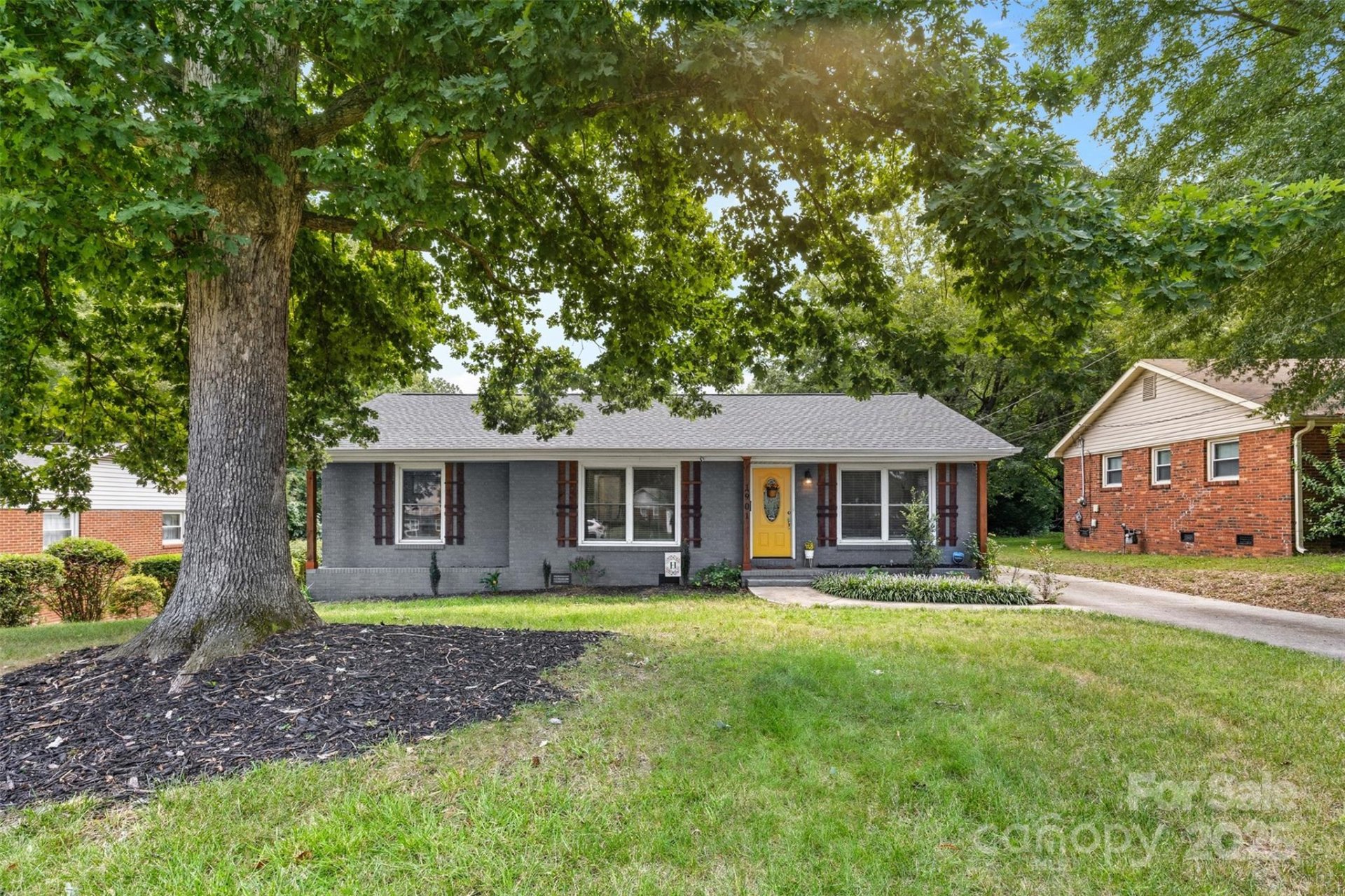 Property image 1 at 1901 Crestdale Drive, Charlotte, NC 28216