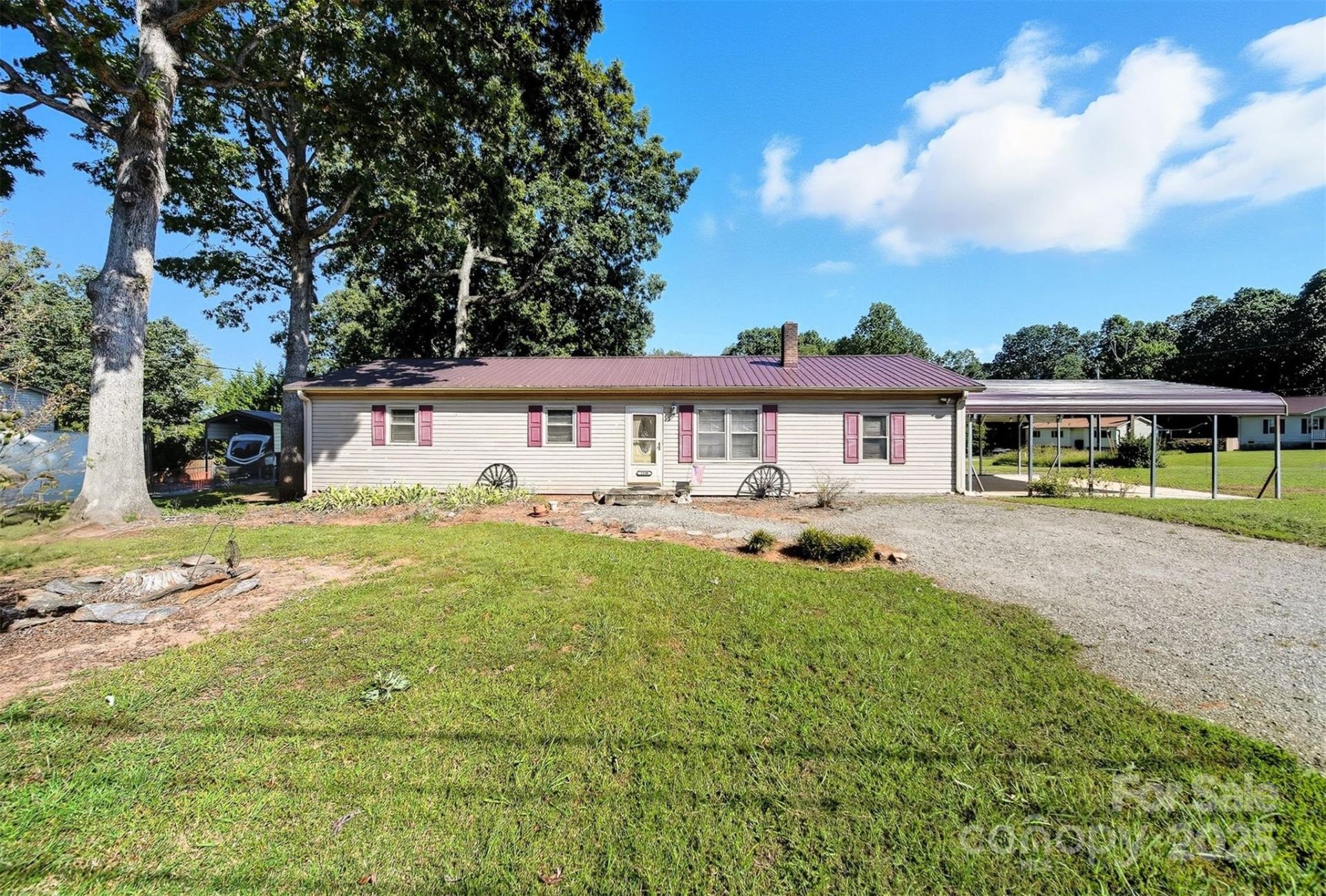 Property image 1 at 1538 Kings Road, Hickory, NC 28602