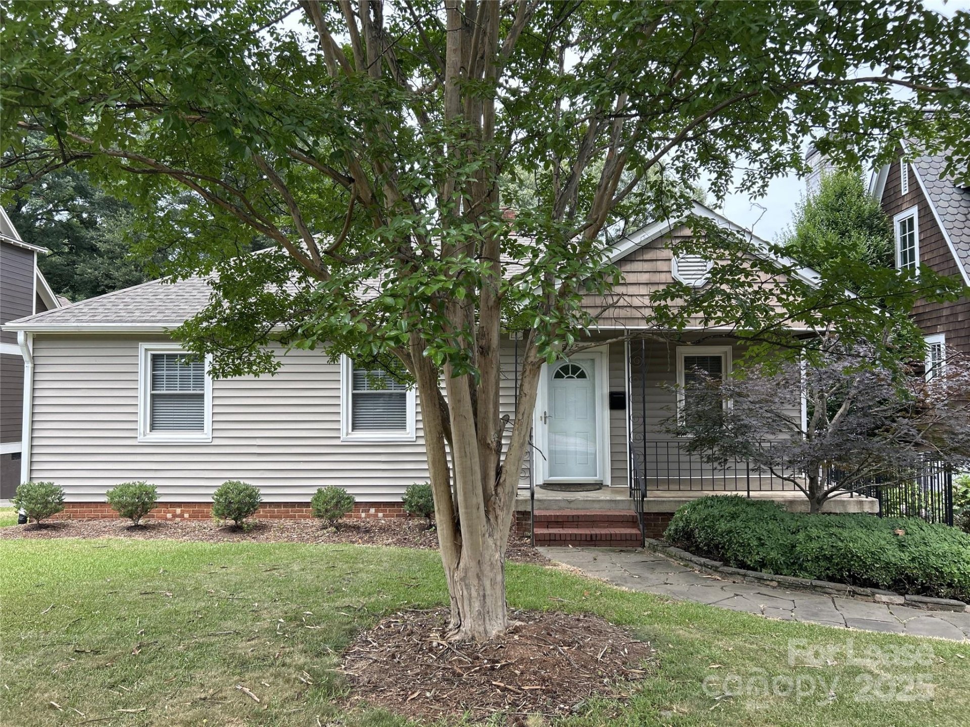 Property image 1 at 525 Mcdonald Avenue, Charlotte, NC 28203