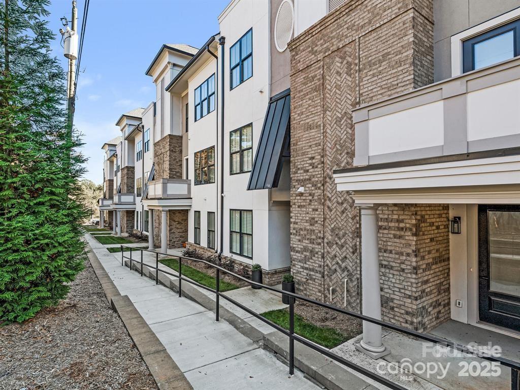 Property image 1 at 1111 Parkside Greenway Drive, Charlotte, NC 28209