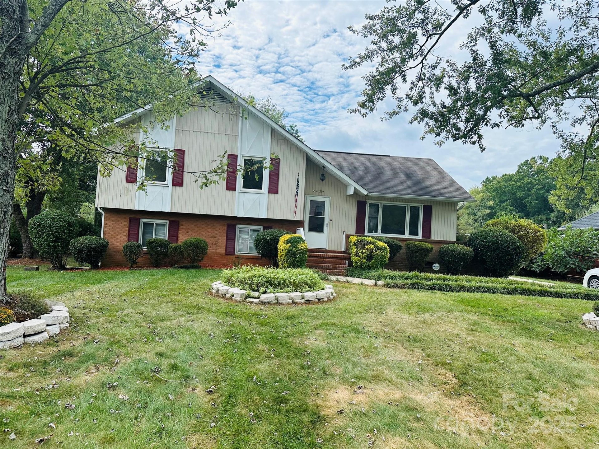 Property at 7524 Middlebury Place, Charlotte, NC 28212