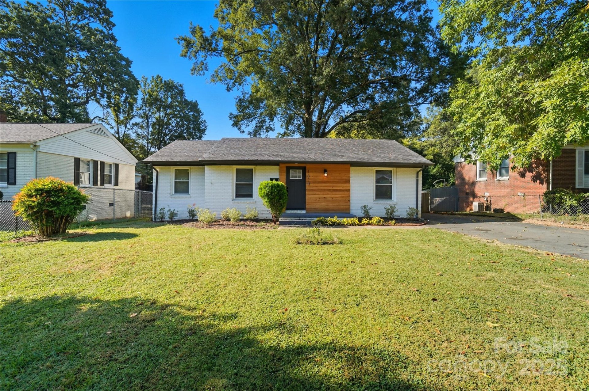 Eastwood Park, Charlotte community