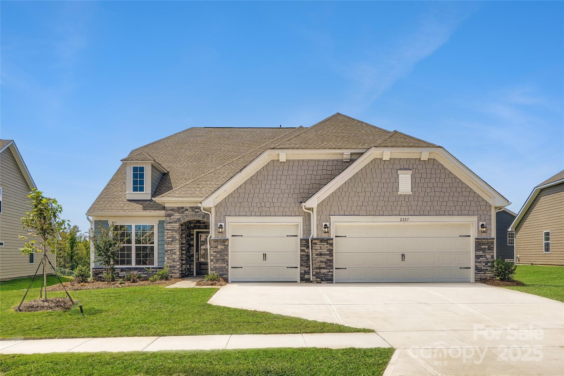 2287 Moon Crest Road