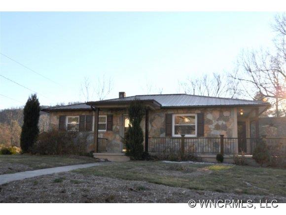 Property image 1 at 2400 E Morningside Drive, Hendersonville, NC 28791