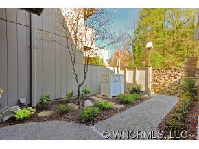 Property image 3 at 17 Lakemoor Lane, Hendersonville, NC 28739