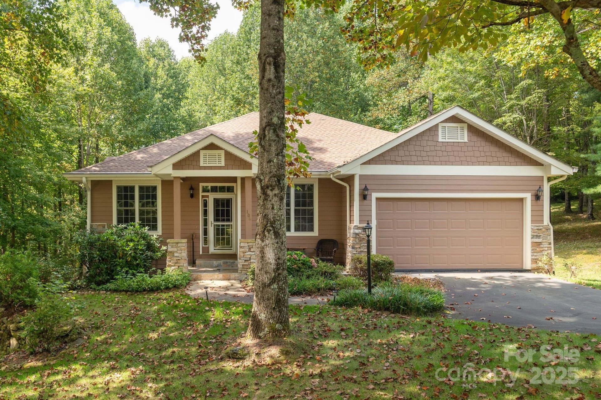 Property at 106 Chancery Court, Flat Rock, NC 28731