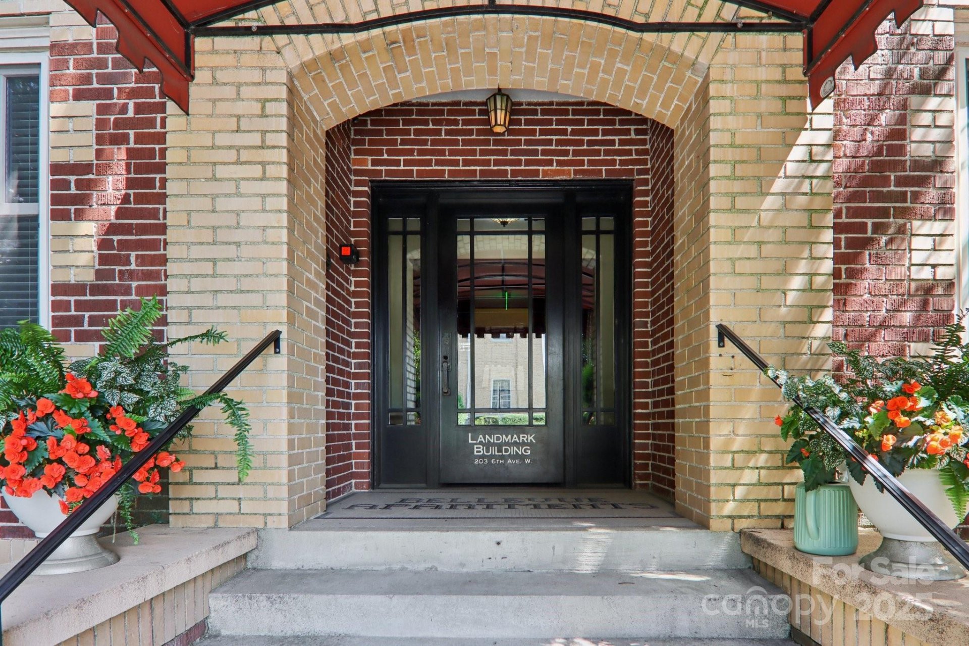 Property image 1 at 203 6th Avenue, Hendersonville, NC 28739