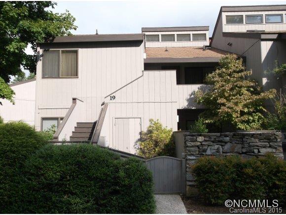 Property image 1 at 19 Lakemoor Lane, Hendersonville, NC 28739