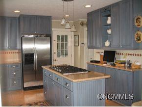 Property image 1 at 2 Post Oak Trail, Hendersonville, NC 28739