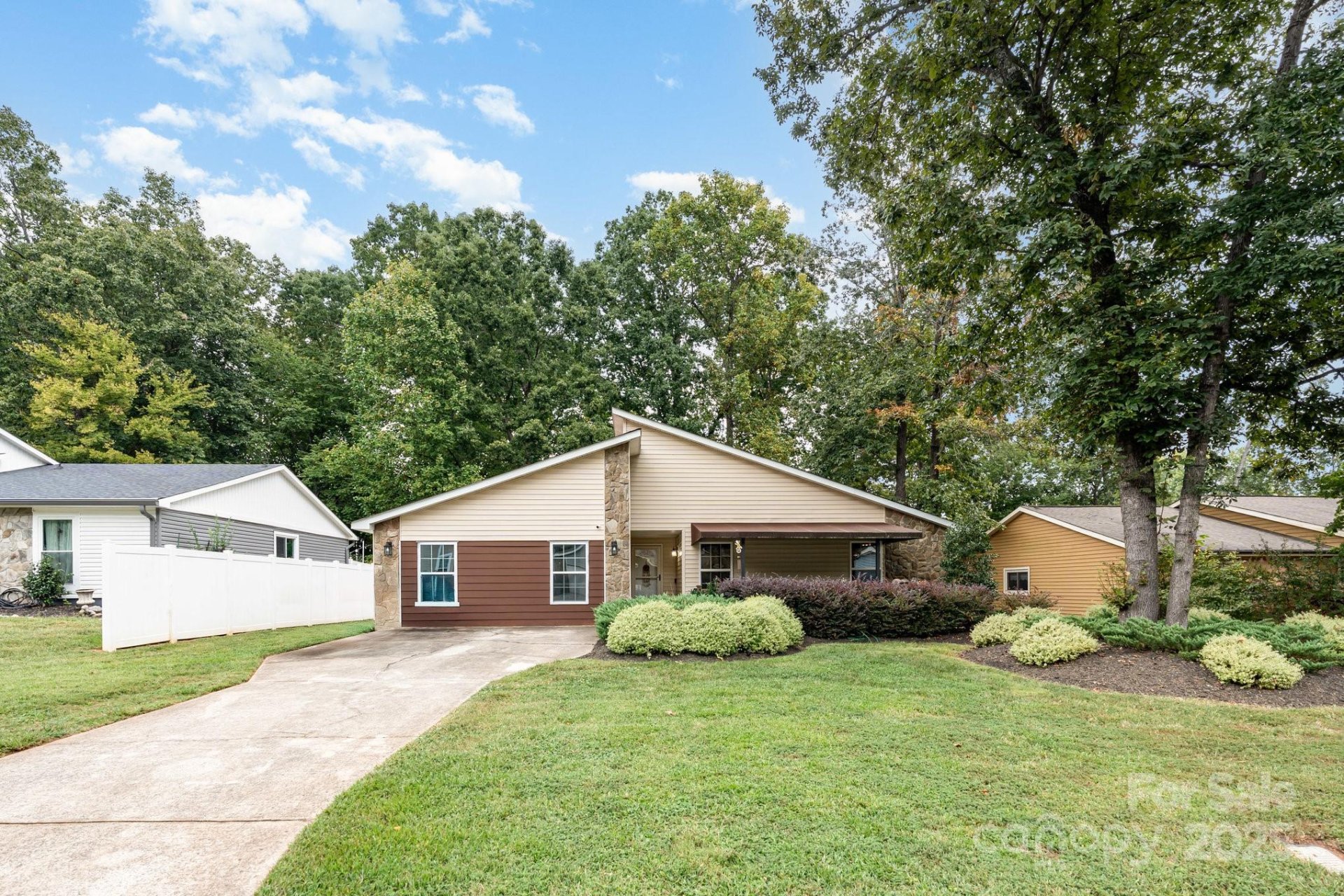 Property at 7626 Eastbourne Road, Charlotte, NC 28227