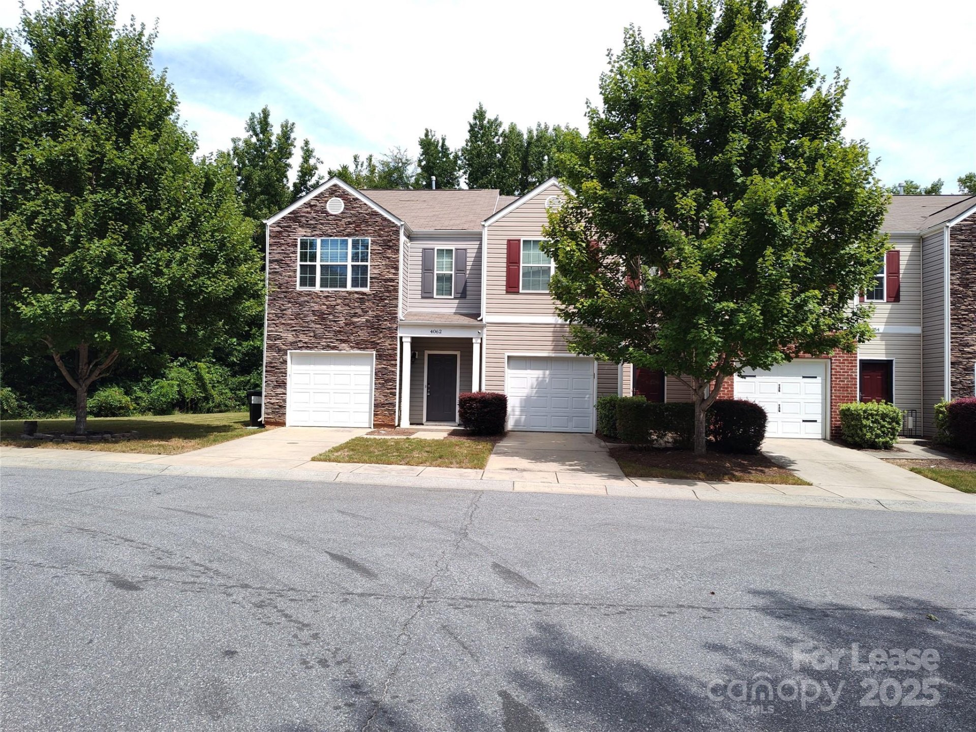 Property image 1 at 4062 Queensbridge Road, Charlotte, NC 28213