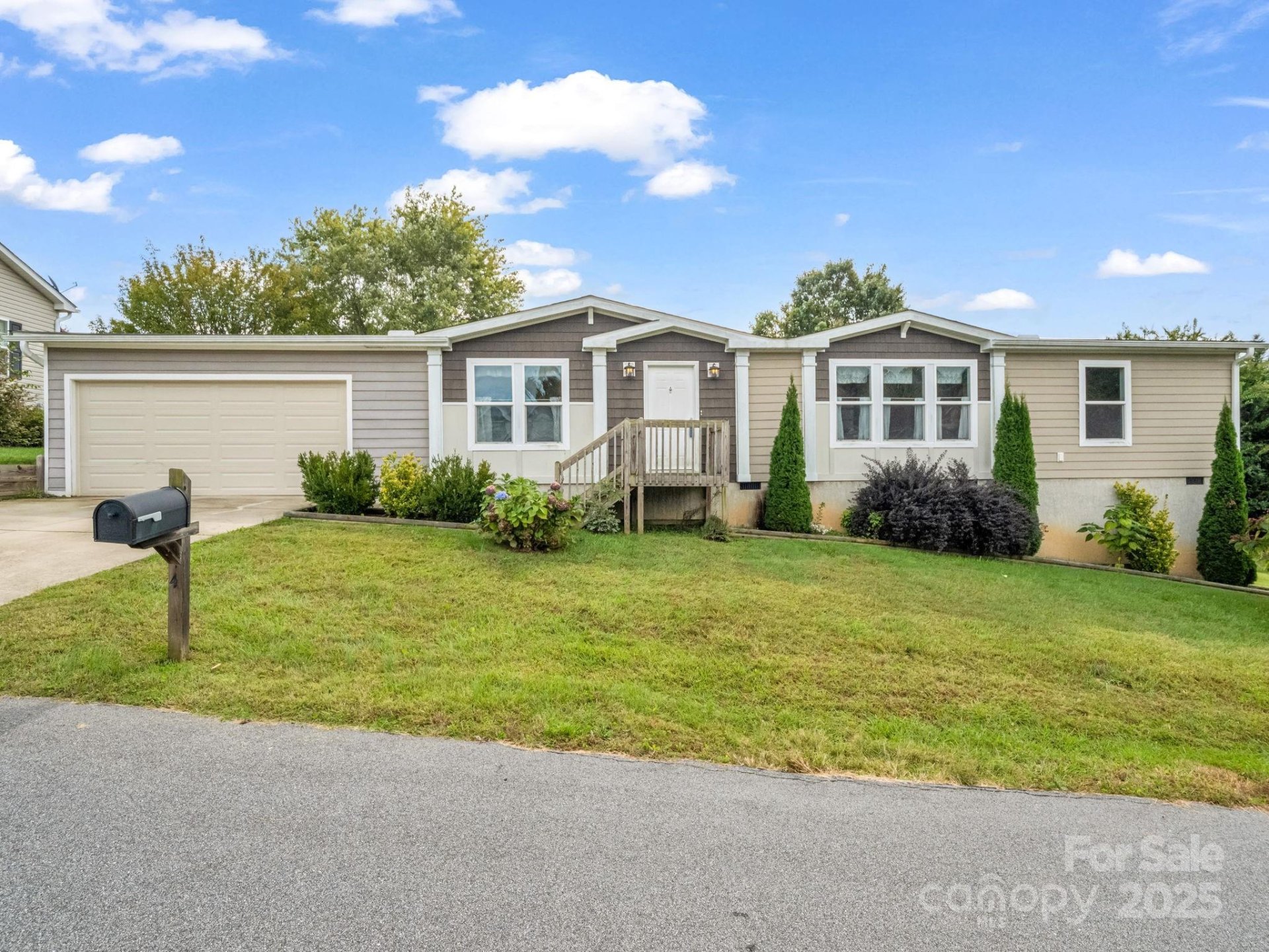 Property at 4 N Frederick Lane, Hendersonville, NC 28792