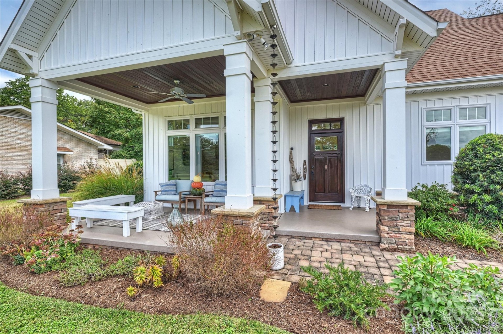 21228 Lakeview Circle