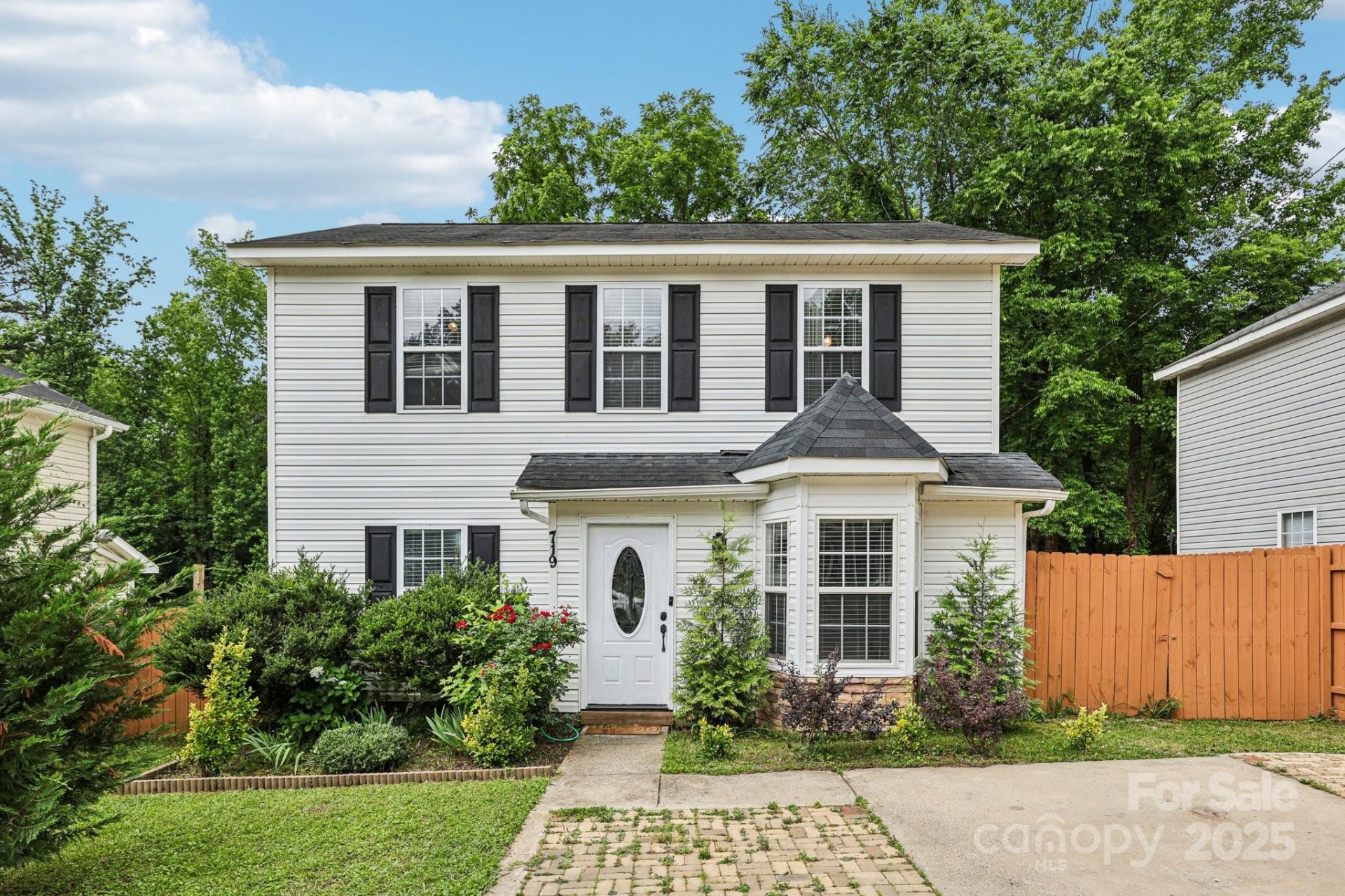Property image 1 at 719 Dawn Circle, Charlotte, NC 28213