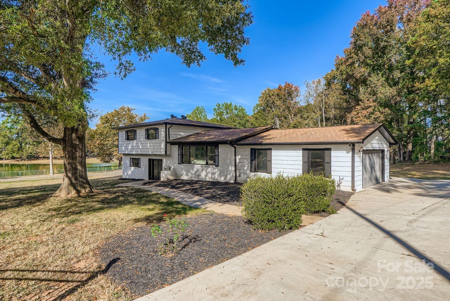 Northwoods, Charlotte community