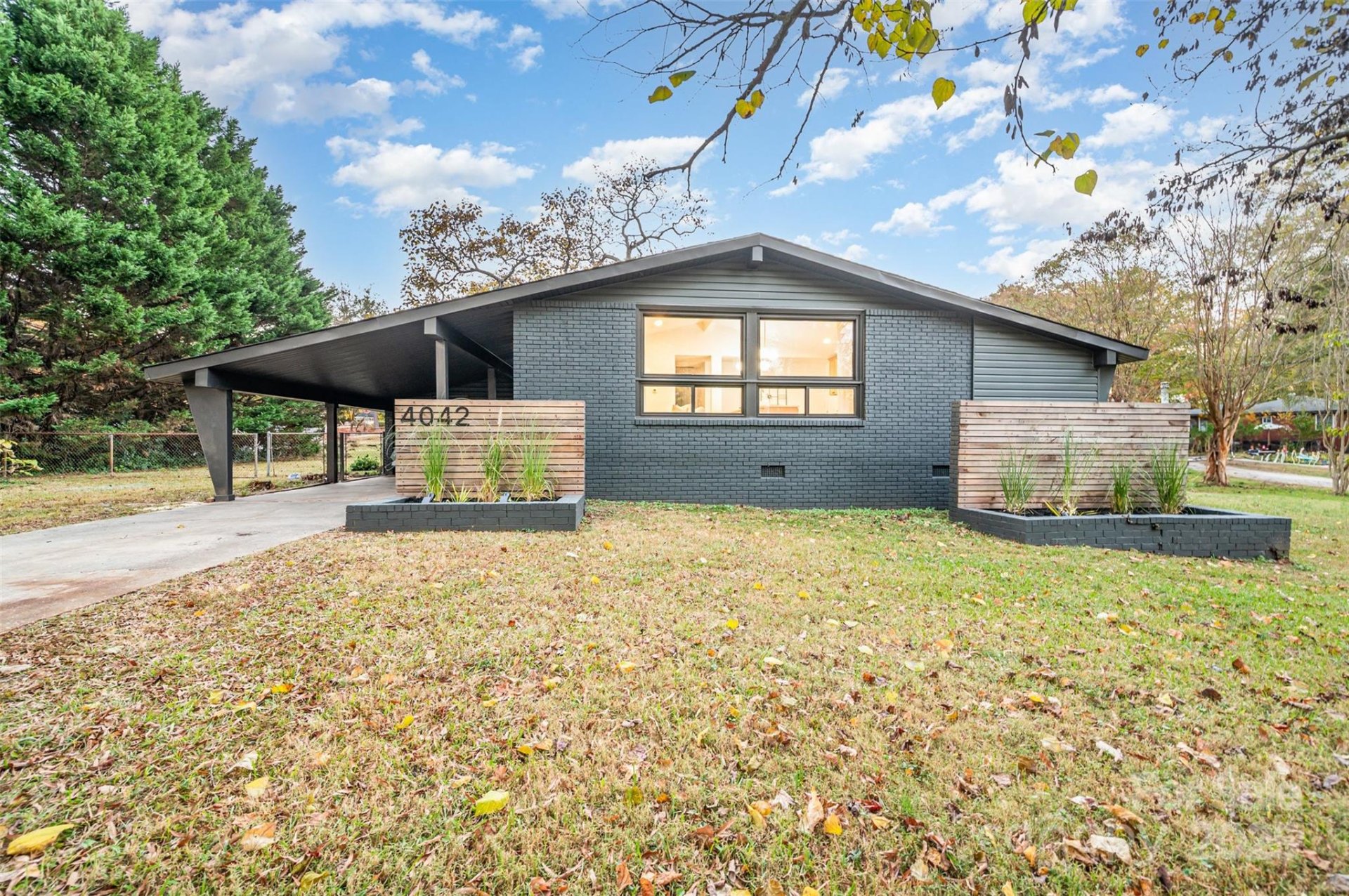 Property at 4042 Whipple Place, Charlotte, NC 28215