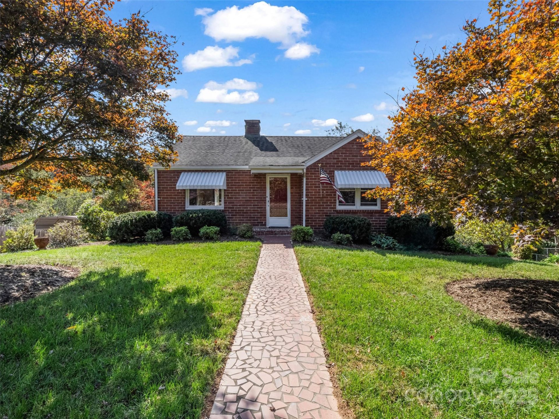 Property image 1 at 104 Wendover Road, Asheville, NC 28806