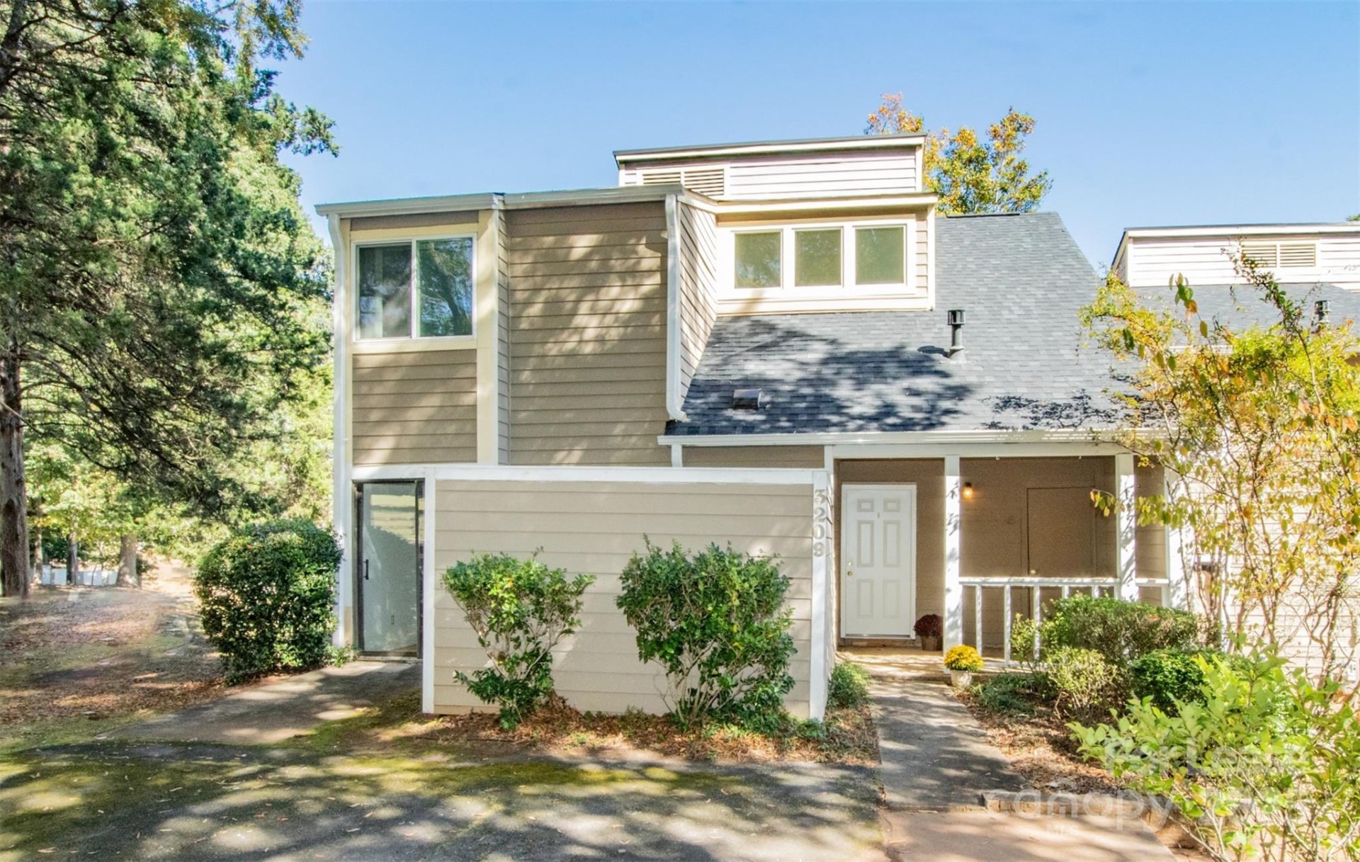 3209 Windbluff Drive