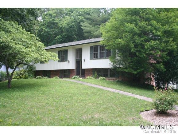 Property image 1 at 224 Castleton Lane, Hendersonville, NC 28791