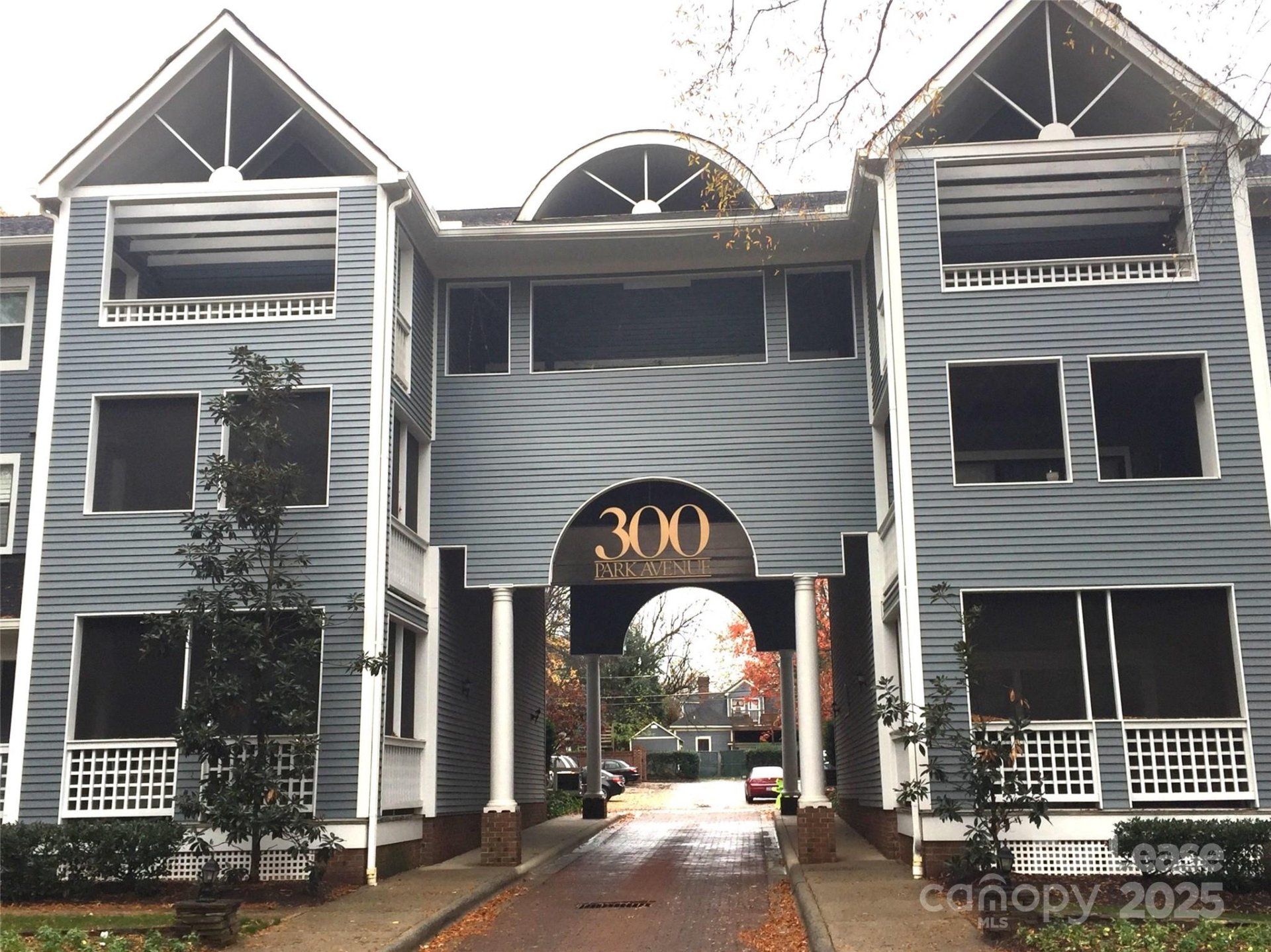 Property image 1 at 300 E Park Avenue, Charlotte, NC 28203