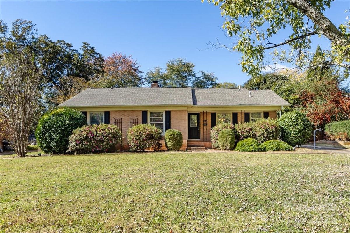 Property image 1 at 5400 Farmbrook Drive, Charlotte, NC 28210