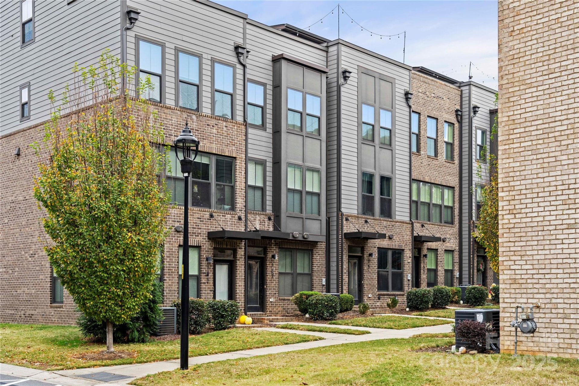 Tremont Square, Charlotte community