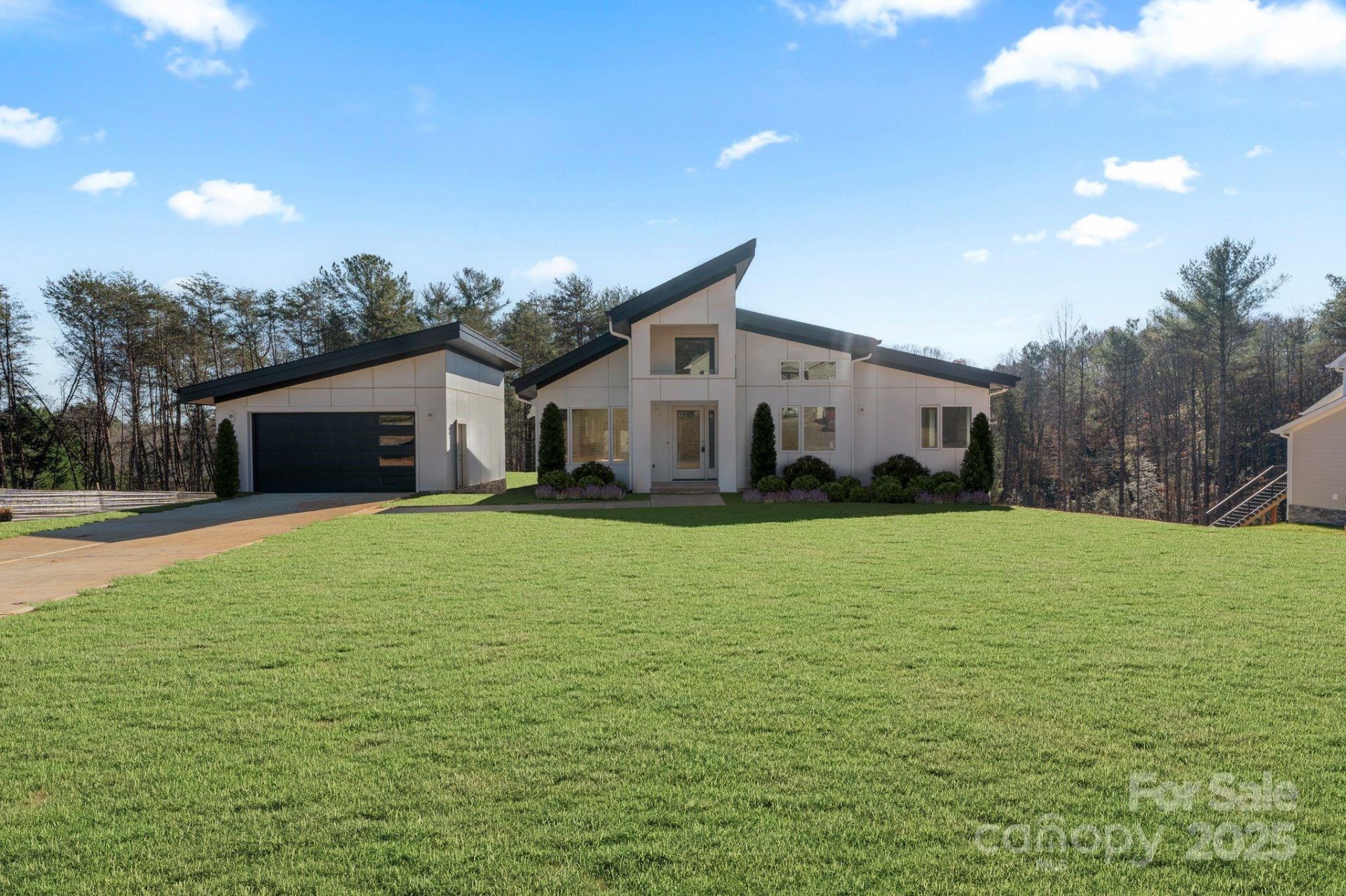 Northlake Estates, Hickory community