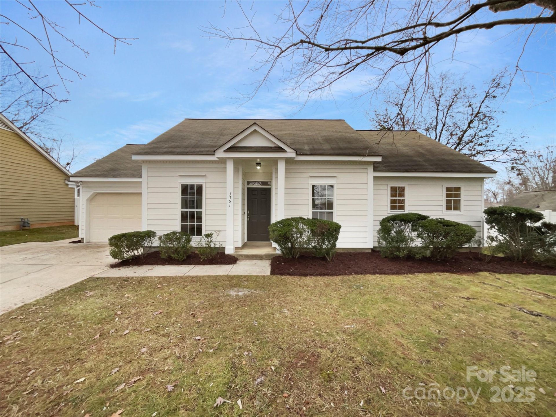 Lynton Place, Charlotte community