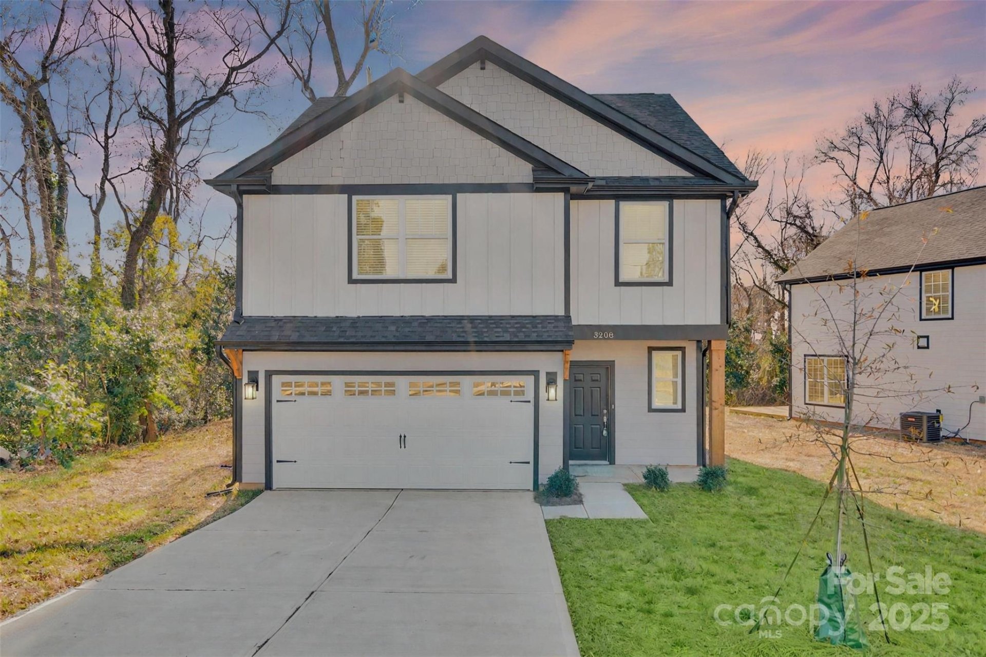 Riley Woods, Charlotte community